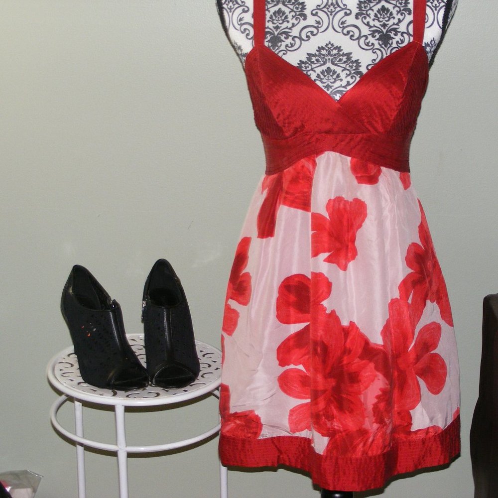 Guess Red and White Floral Dress Size 9 EUC